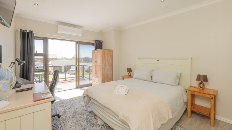 9 Bedroom Property for Sale in Struisbaai Western Cape